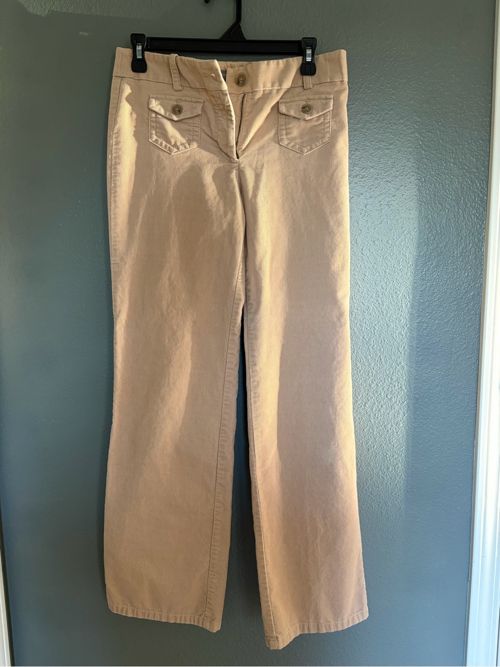 Ann Taylor Beige Straight-Leg Women's Pants 
Size 2 
99% Cotton
1% Spandex